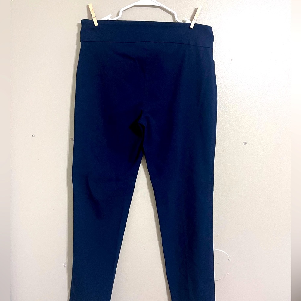 Women’s Attyre New York Leggins • 12T
